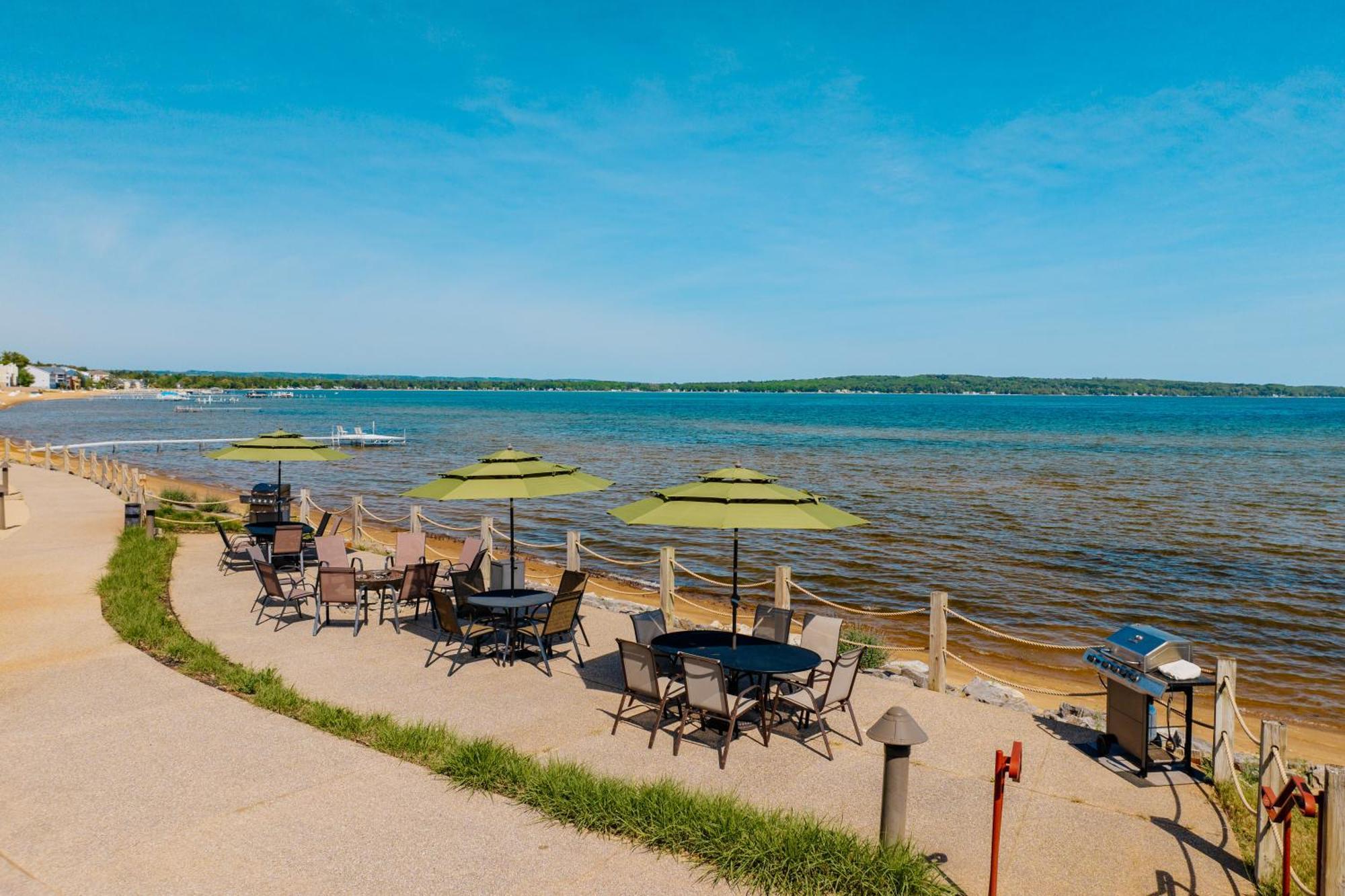 Tamarack Lodge Traverse City Esterno foto